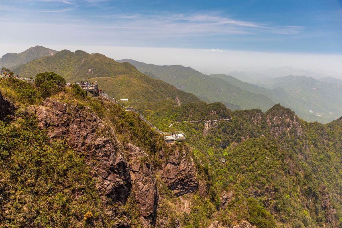 南高峰俯瞰西湖 — 城市与湖山共融的壮美画面